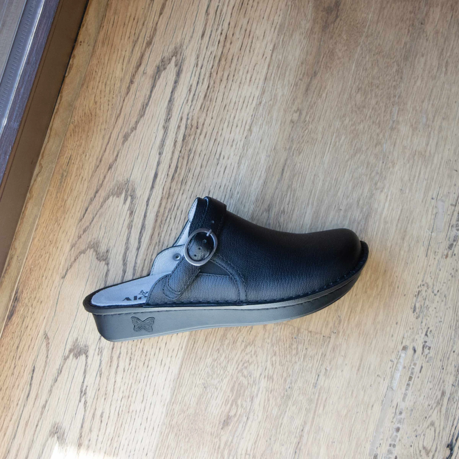 Shoes Bryn Raven Clog 4 Shoes Bryn Raven Clog - Image 2