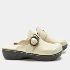 Shoes Osmosis Gold Cream Shoe -Alegria Shoe Store OSM 6348 S2